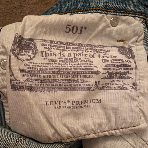 NWOT Authentic Levi 501 Jean shorts - Picture 3 of 4